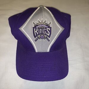 Vintage 90s/00s NBA Sacramento Kings Starter Purple Tag Strap Hat Cap